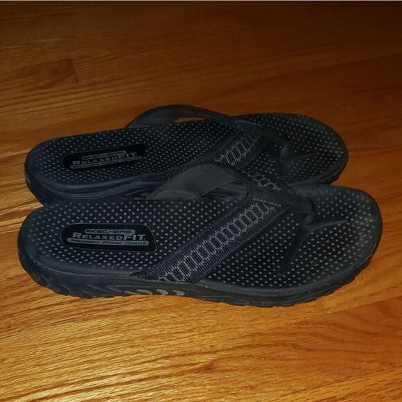 Skechers Black leather mens flip flops - Picture 1 of 6
